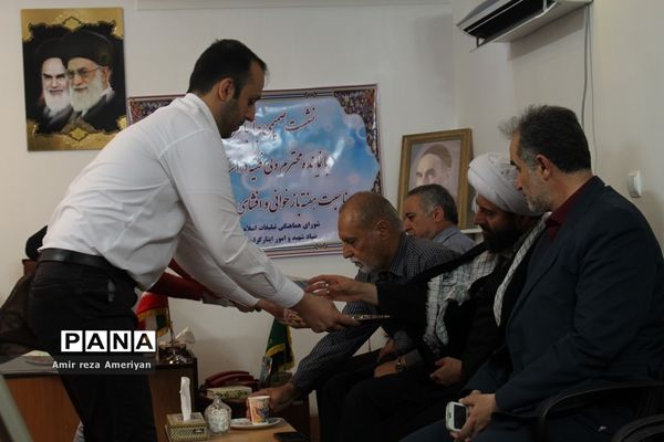 نشست صمیمی جانبازان شیمیایی با نماینده ولی فقیه در استان سمنان