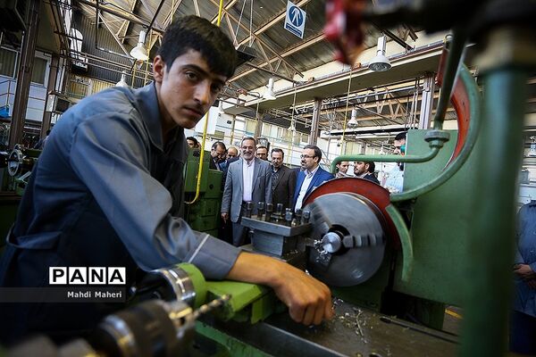 بازدید وزیرآموزش‌ و پرورش از شانزدهمین دوره مسابقات کشوری علمی و کاربردی