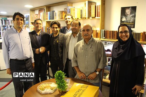کتاب«من یک بازیگرم» با حضور پرویزپرستویی در یزد رونمایی و امضا شد