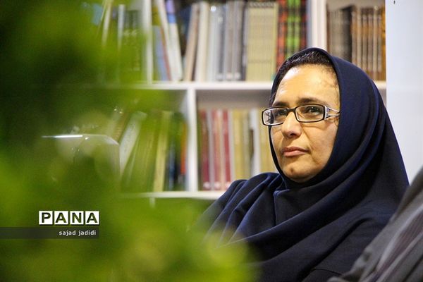 کتاب«من یک بازیگرم» با حضور پرویزپرستویی در یزد رونمایی و امضا شد