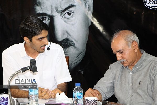 کتاب«من یک بازیگرم» با حضور پرویزپرستویی در یزد رونمایی و امضا شد