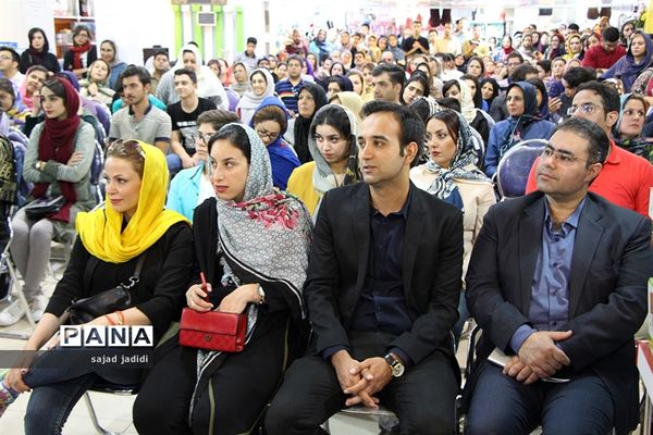 کتاب«من یک بازیگرم» با حضور پرویزپرستویی در یزد رونمایی و امضا شد