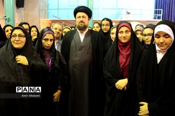 دیدار برگزیدگان کنگره ملی پرسش مهرهجدهم با سید حسن خمینی