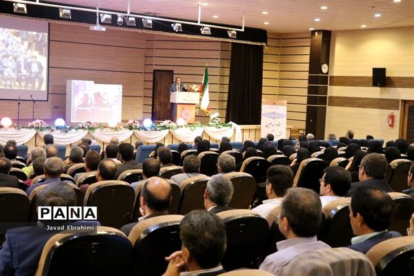 مراسم تجلیل از مدیر سابق آموزش پرورش تبادکان