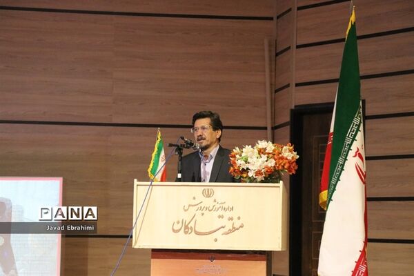 مراسم تجلیل از مدیر سابق آموزش پرورش تبادکان