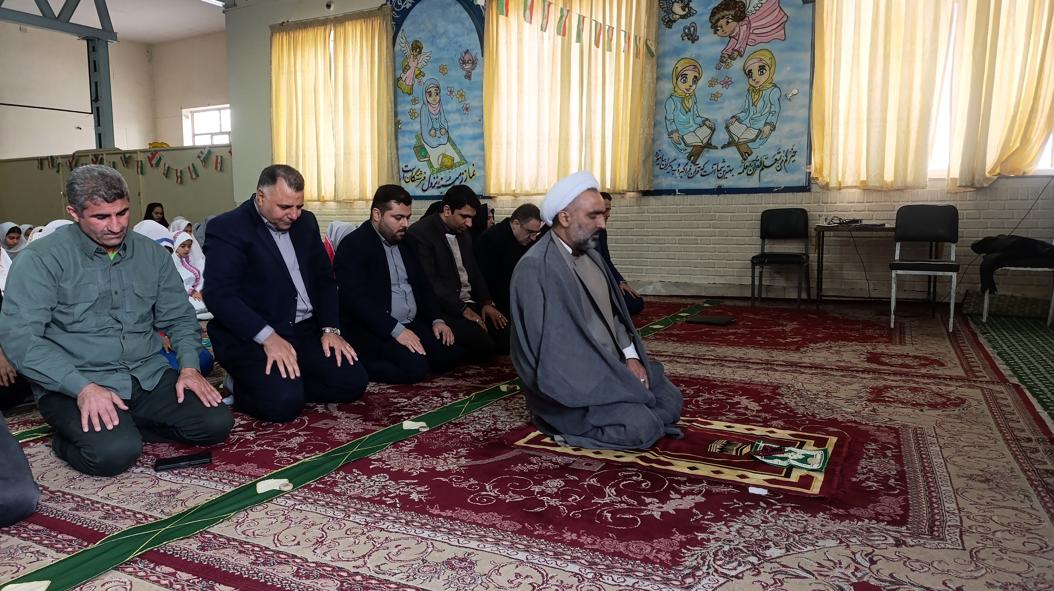 نماز مهمترین اولویت در مسائل تربیتی مدرسه