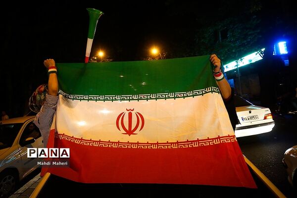 شادی مردم تهران پس از آخرین بازی ایران در جام جهانی