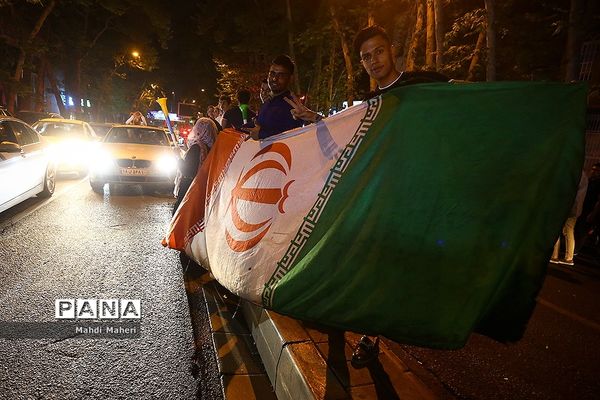 شادی مردم تهران پس از آخرین بازی ایران در جام جهانی