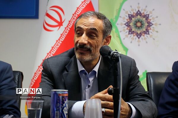 مراسم تکریم و معارفه معاونان پشتیبانی و تامین منابع پیشین و جدید سازمان دانش‌آموزی