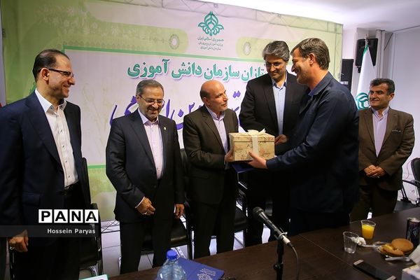 مراسم تکریم و معارفه معاونان پشتیبانی و تامین منابع پیشین و جدید سازمان دانش‌آموزی