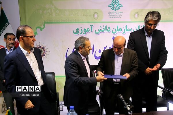 مراسم تکریم و معارفه معاونان پشتیبانی و تامین منابع پیشین و جدید سازمان دانش‌آموزی