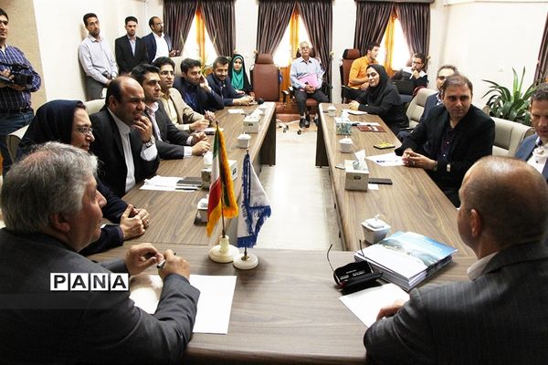 دیدار رئیس بنیاد جهانی انرژی با مسئولان شهرداری یزد