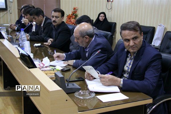 نشست شورای معاونان آموزش و پرورش استان یزد با حضور رضوان حکیم زاده معاون آموزش ابتدایی کشور