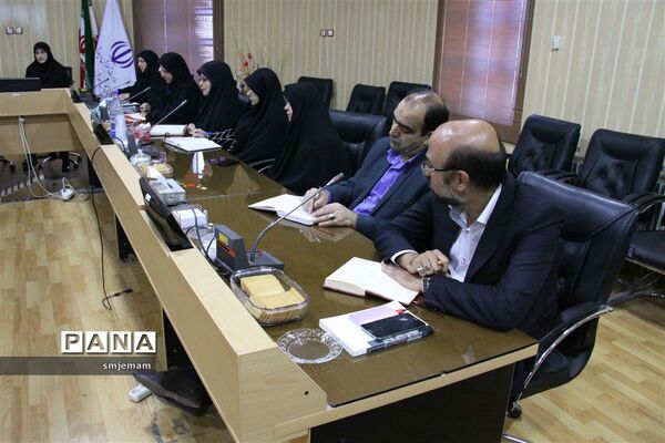 نشست شورای معاونان آموزش و پرورش استان یزد با حضور رضوان حکیم زاده معاون آموزش ابتدایی کشور