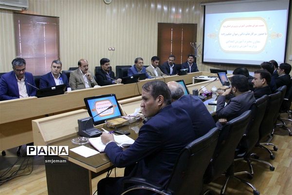 نشست شورای معاونان آموزش و پرورش استان یزد با حضور رضوان حکیم زاده معاون آموزش ابتدایی کشور