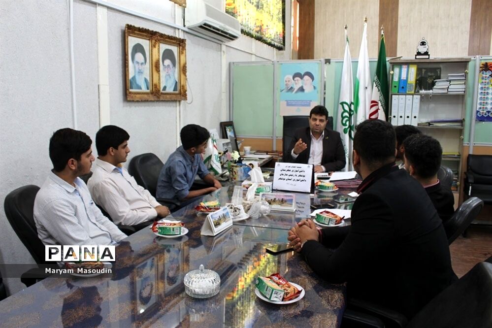 نشست اعضای شورای دانش آموزی بوشهر با رئیس سازمان دانش آموزی استان بوشهر