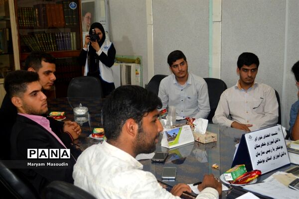 نشست اعضای شورای دانش آموزی بوشهر با رئیس سازمان دانش آموزی استان بوشهر