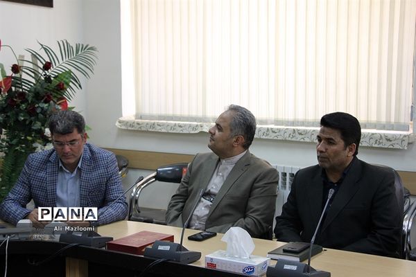 تجلیل از فاطمه فنایی رتبه دوم نگارگری کشور در شهرستان قائن