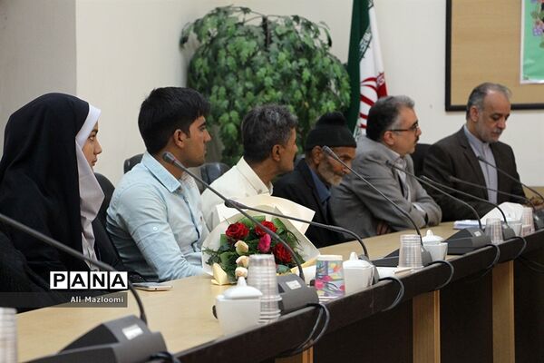 تجلیل از فاطمه فنایی رتبه دوم نگارگری کشور در شهرستان قائن