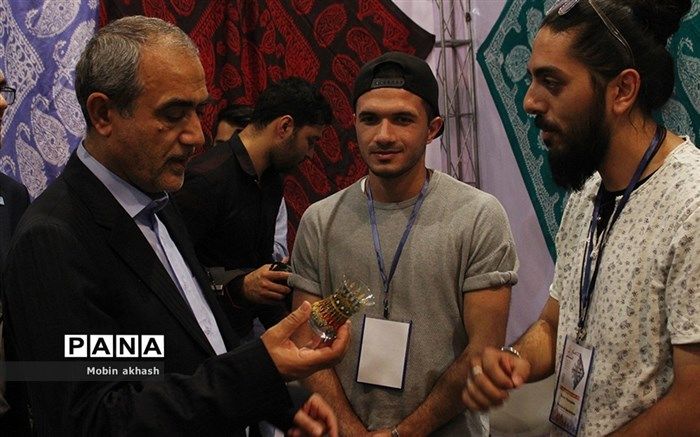 استاندار آذربایجان شرقی تاکید کرد: نقش موثر صنایع دستی در اشتغال‌زایی