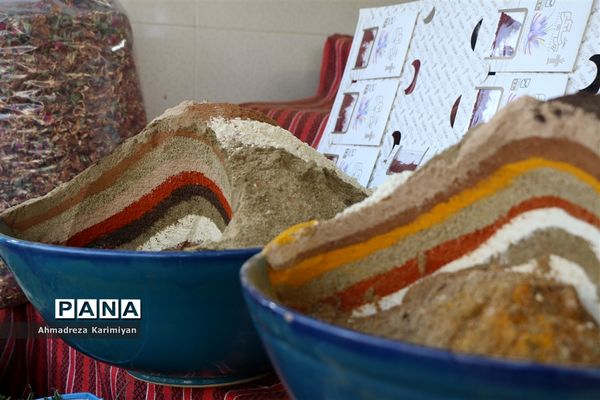 دالان‌های هزار توی بازار وکیل