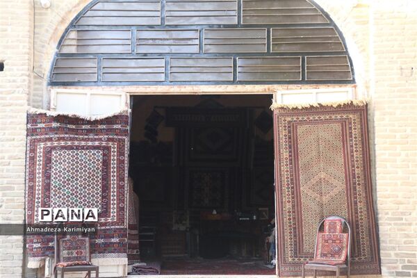دالان‌های هزار توی بازار وکیل