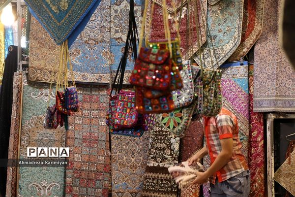 دالان‌های هزار توی بازار وکیل