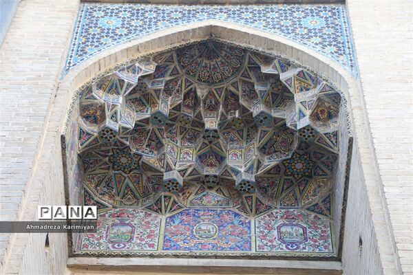 دالان‌های هزار توی بازار وکیل