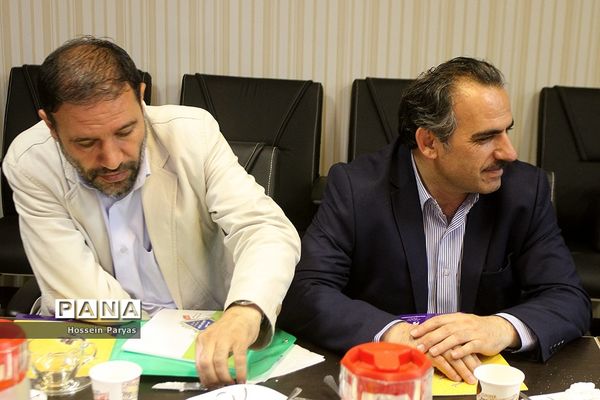 نشست هم‌اندیشی مسئولان سازمان دانش‌آموزی و جمعی از نمایندگان مجلس