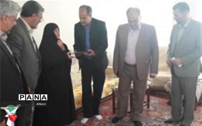 دیدار جمعی از مسئولین با خانواده‌های معظم شهدا در نظرآباد