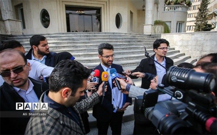 آذری جهرمی: هیچ منعی در شفاف‌سازی دستگاه‌های مخابراتی که ارز دولتی دریافت کرده‌اند نداریم