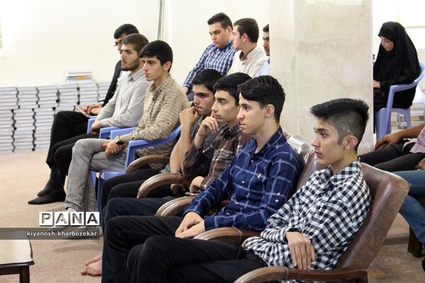 نشست مسئولین و اعضای انجمن های اسلامی دانش آموزان آذربایجان غربی با نماینده مقام معظم رهبری