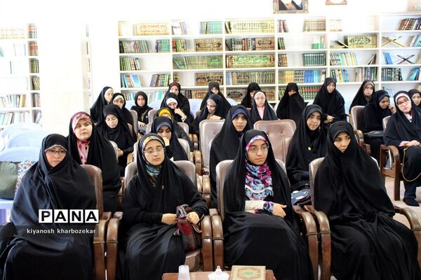 نشست مسئولین و اعضای انجمن های اسلامی دانش آموزان آذربایجان غربی با نماینده مقام معظم رهبری