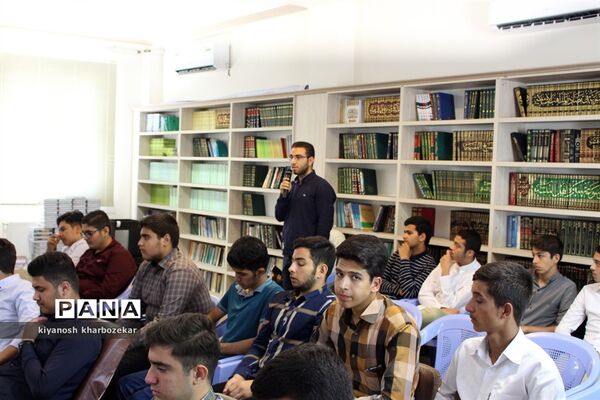 نشست مسئولین و اعضای انجمن های اسلامی دانش آموزان آذربایجان غربی با نماینده مقام معظم رهبری