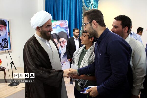 نشست مسئولین و اعضای انجمن های اسلامی دانش آموزان آذربایجان غربی با نماینده مقام معظم رهبری