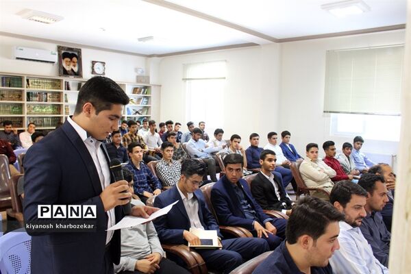 نشست مسئولین و اعضای انجمن های اسلامی دانش آموزان آذربایجان غربی با نماینده مقام معظم رهبری