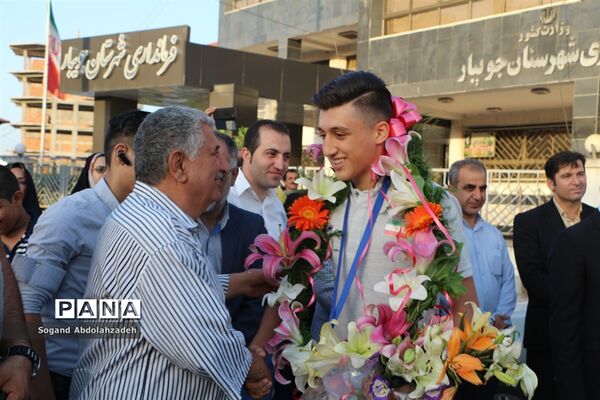 استقبال از دو کاراته‌کار دانش‌آموز در جویبار