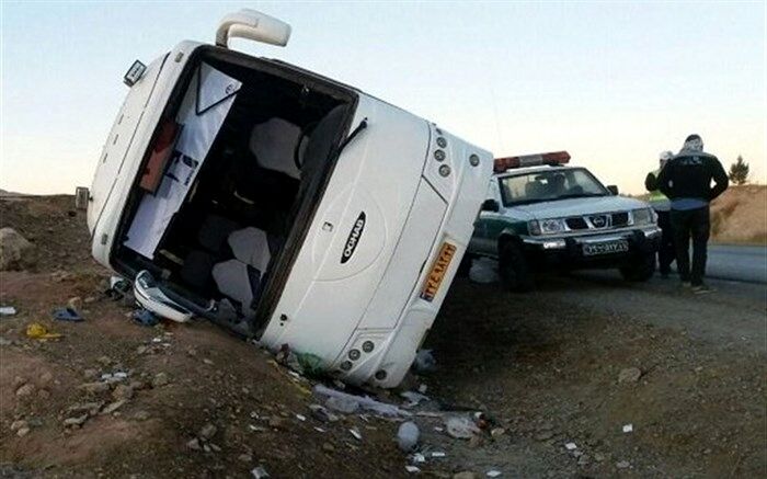 واژگونی اتوبوس مسافربری در محور میناب - بندرعباس9 مصدوم برجای گذاشت