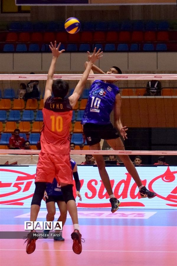 رقابت های قهرمانی والیبال نوجوانان آسیا در تبریز؛چین- تایلند