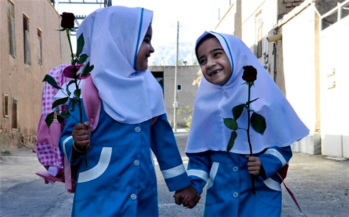 کلاس‌ اولی‌ها از فردا برای خرید کتاب ثبت‌نام کنند