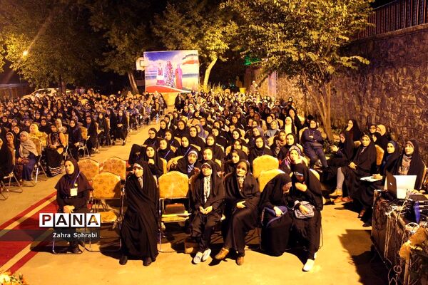 شبی با قرآن در اردوی دانش‌آموزی مناطق مرزی