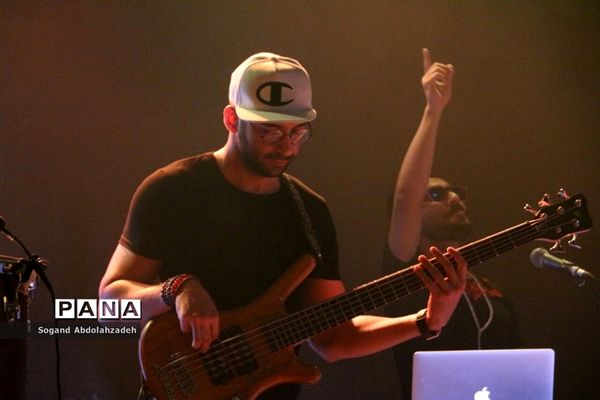 کنسرت پازل‌ بند در ساری