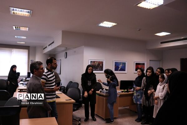 بازدید دانش آموزان دختر دوره های تابستانه سازمان دانش آموزی از موسسه فرهنگی شهر آرا مشهد