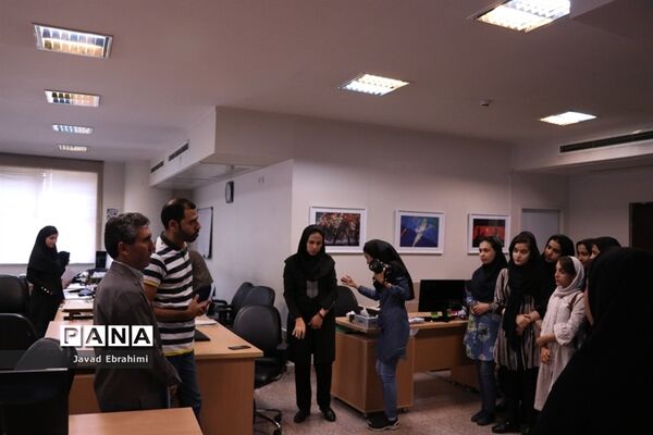 بازدید دانش آموزان دختر دوره های تابستانه سازمان دانش آموزی از موسسه فرهنگی شهر آرا مشهد