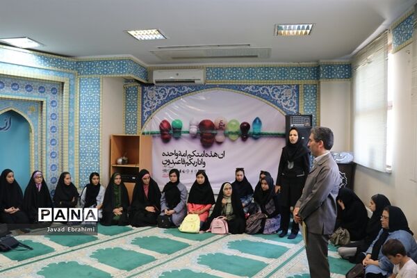 بازدید دانش آموزان دختر دوره های تابستانه سازمان دانش آموزی از موسسه فرهنگی شهر آرا مشهد