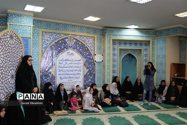 بازدید دانش آموزان دختر دوره های تابستانه سازمان دانش آموزی از موسسه فرهنگی شهر آرا مشهد
