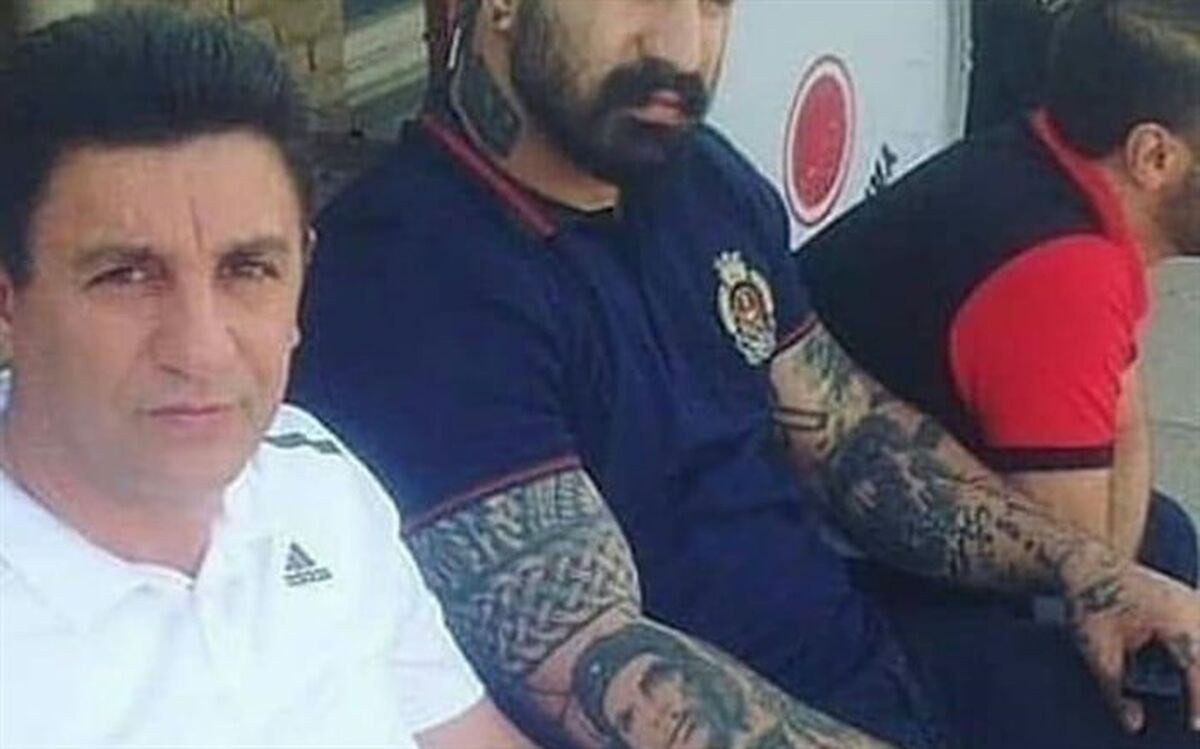 عکس یادگاری «وحید مرادی» با قلعه نوعی