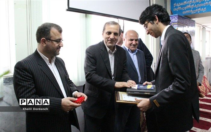 آیین استقبال از دانش‌آموز برنده مدال طلای المپیاد جهانی ریاضی برگزار شد