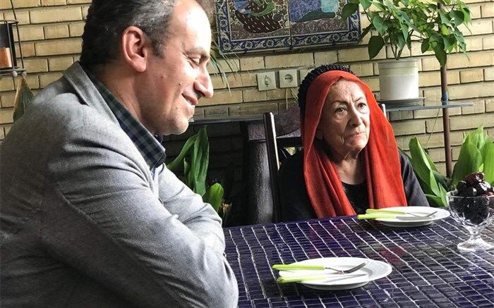 دیدار معاون امور هنری و مدیر کل هنرهای نمایشی با پری صابری