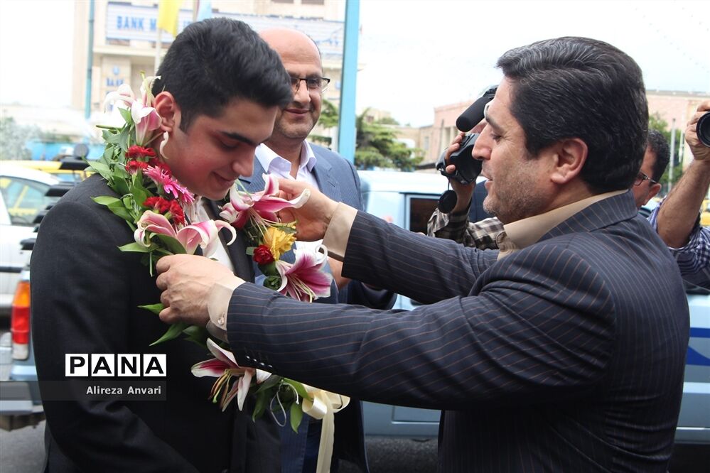 تجلیل از دانش‌آموزان مدال‌آور در المپیاد جهانی ریاضی